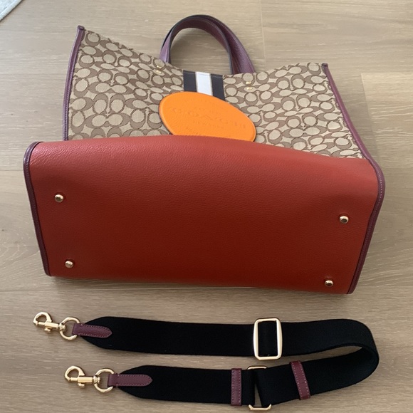 NWOT Coach Tote with Removable Strap - Picture 4 of 9